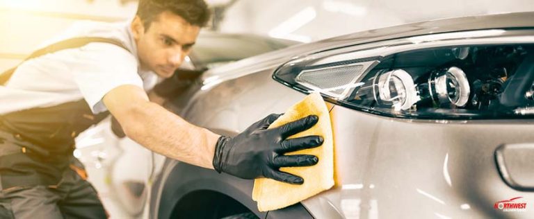 NCC-man auto detailing the car